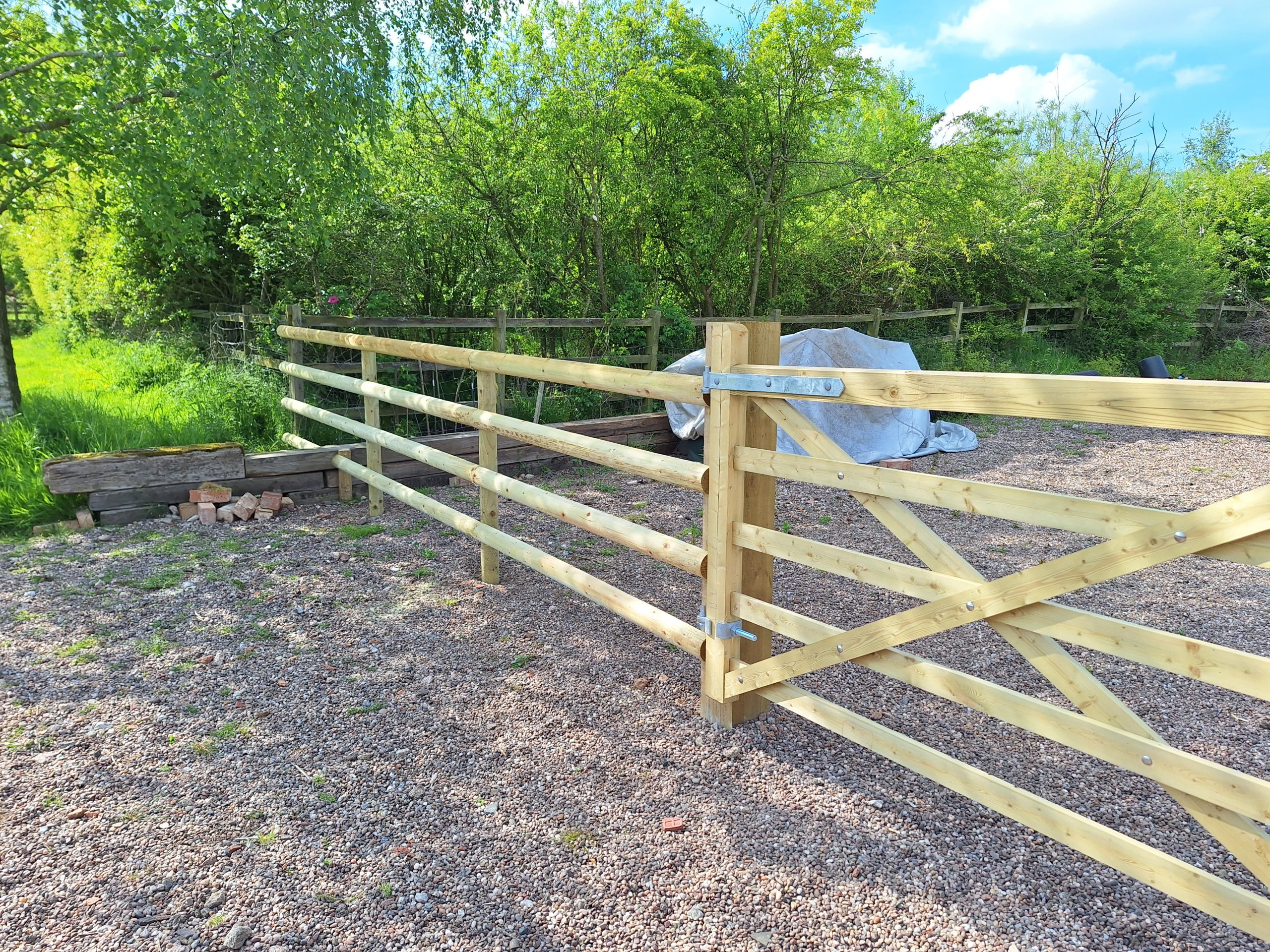 Post & rail, rural drive